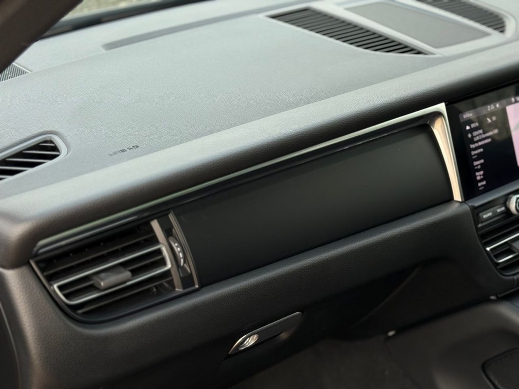 Used Porsche Macan 2021 for sale - 76632266: Photo 48