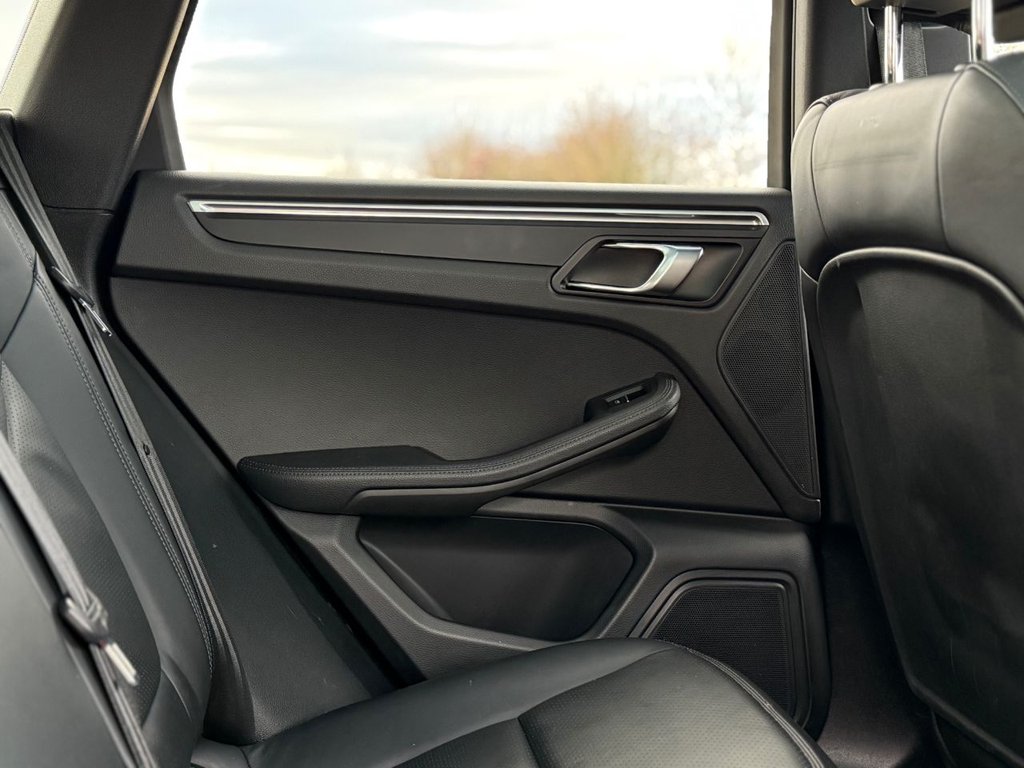 Used Porsche Macan 2021 for sale - 76632266: Photo 50