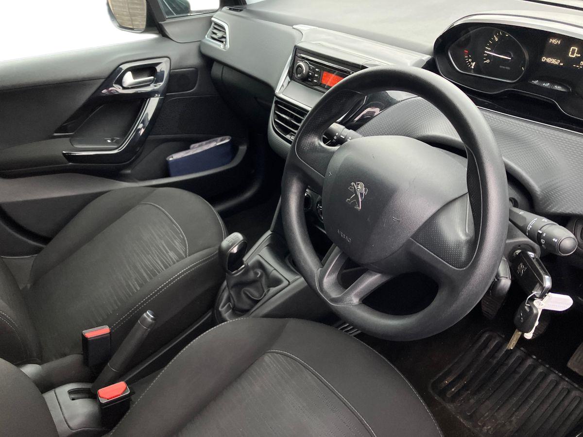 Used Peugeot 208 2016 for sale - 76706838: Photo 8