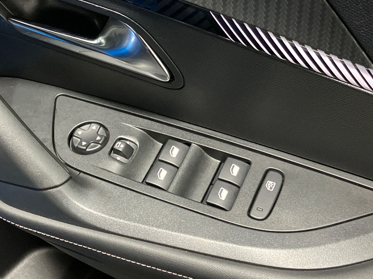 Used Peugeot 2008 2023 for sale - 76878365: Photo 18