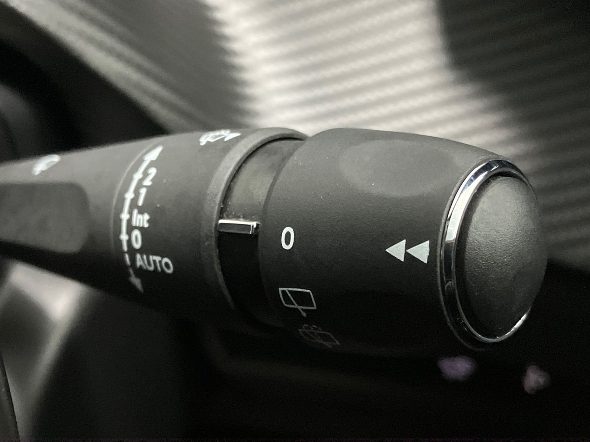 Used Peugeot 2008 2023 for sale - 76878365: Photo 33