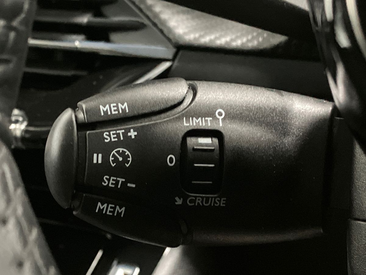 Used Peugeot 2008 2021 for sale - 76330715: Photo 32