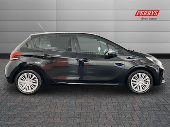 Used Peugeot 208 2019 for sale - 76542370: Photo