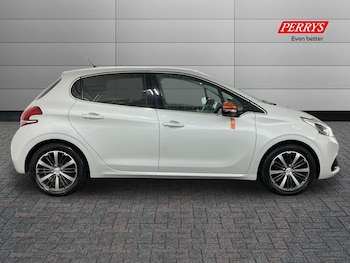 Used Peugeot 208 2016 for sale - 76542396: Photo
