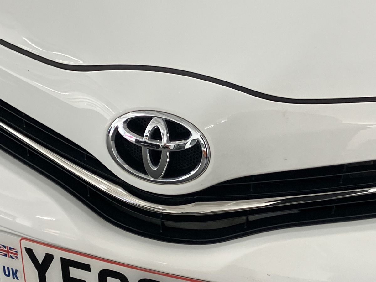 Used Toyota Yaris 2012 for sale - 76158353: Photo 51