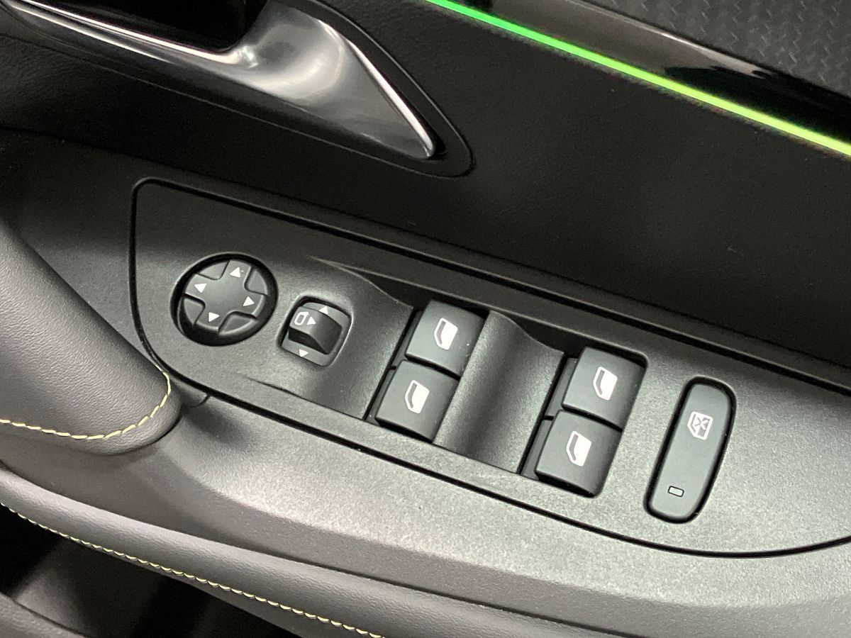 Used Peugeot 2008 2023 for sale - 76128128: Photo 21