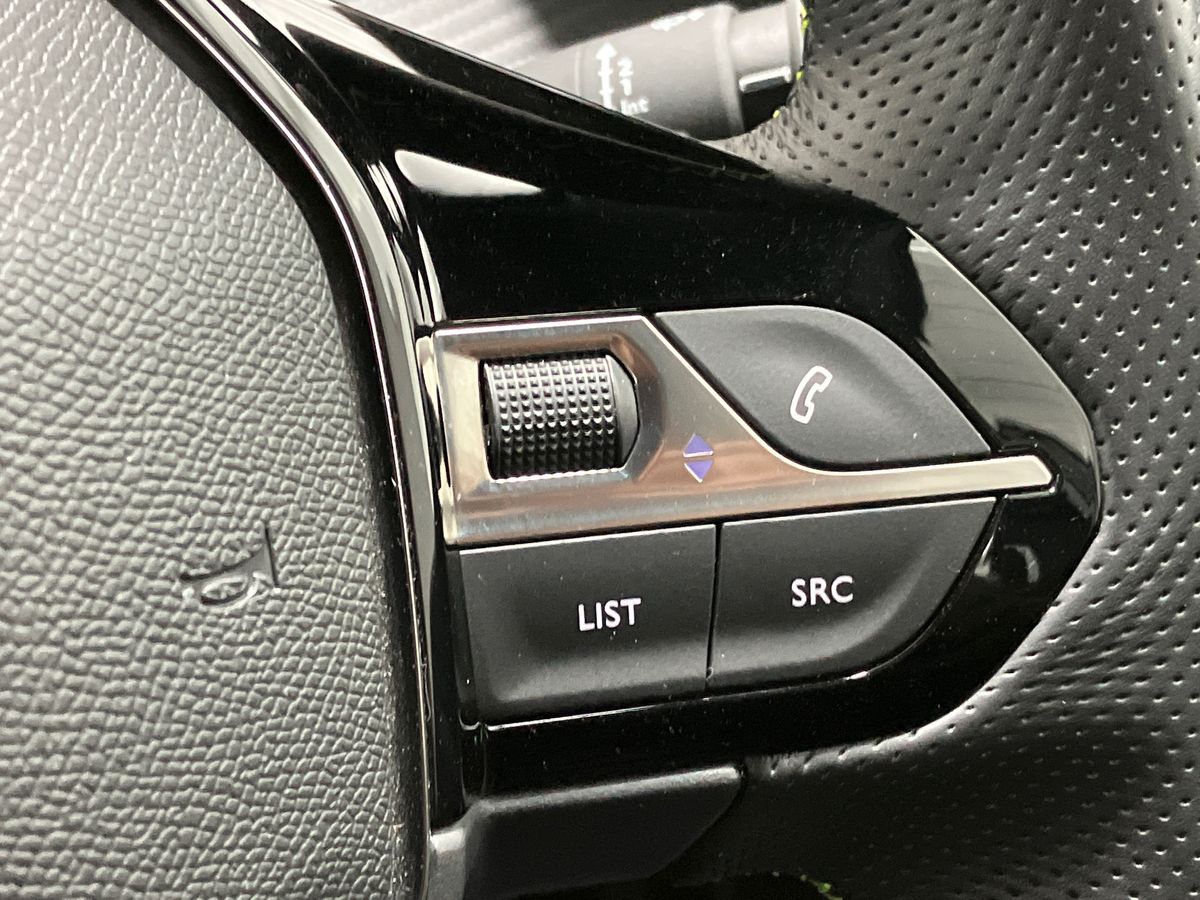Used Peugeot 2008 2023 for sale - 76128128: Photo 37