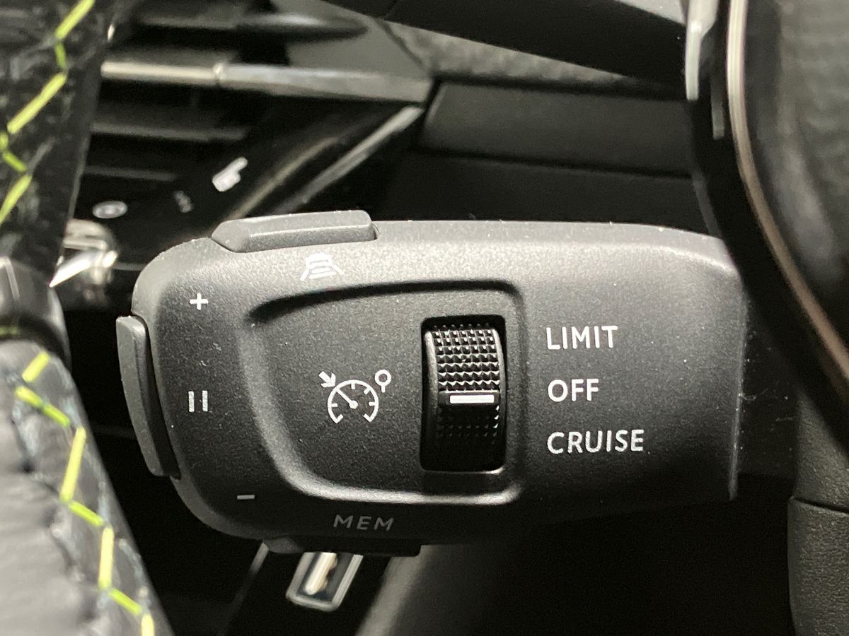 Used Peugeot 2008 2023 for sale - 76128128: Photo 40