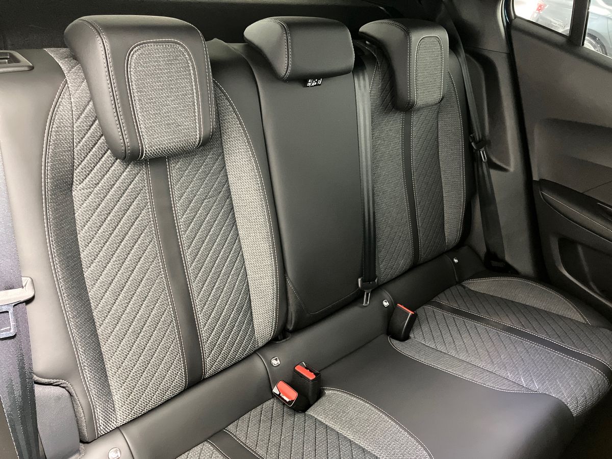 Used Peugeot 2008 2025 for sale - 76142200: Photo 25