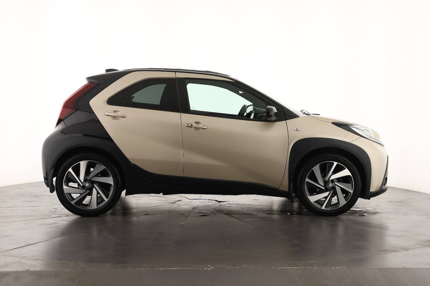 Used Toyota Aygo X 2023 for sale - 76984156: Photo 4