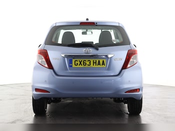 Used Toyota Yaris 2013 for sale - 76161397: Photo 2