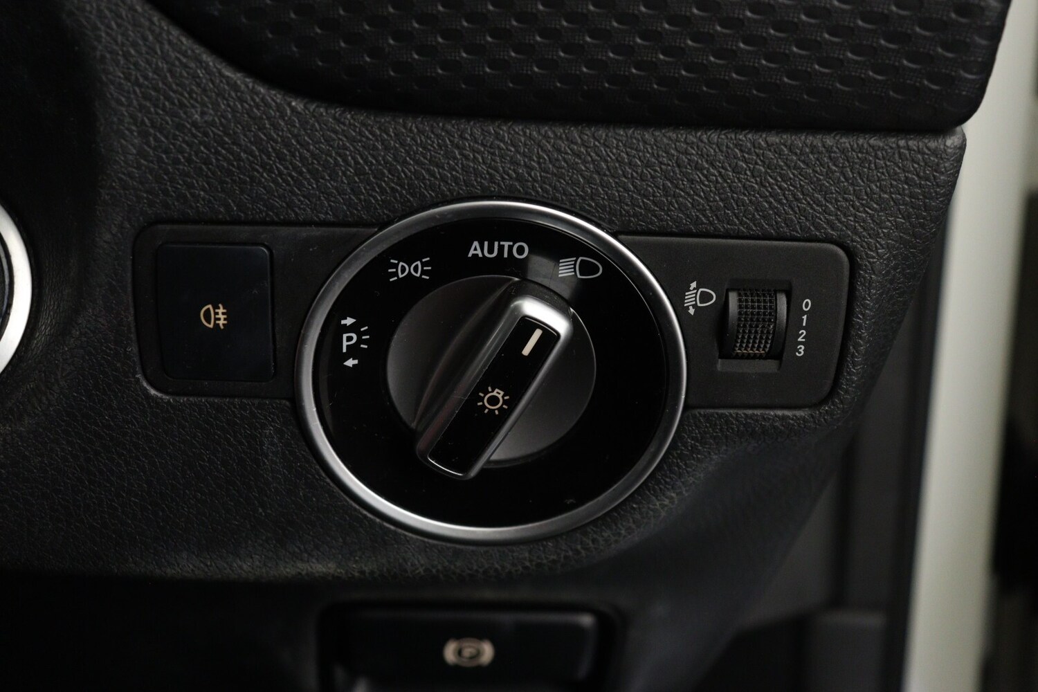 Used Mercedes-Benz A-Class 2015 for sale - 77406228: Photo 25