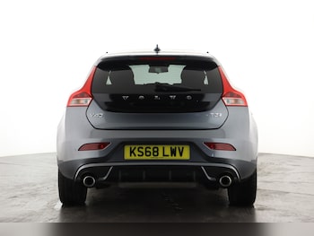 Used Volvo V40 2018 for sale - 76871901: Photo