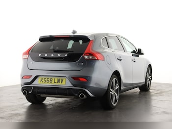 Used Volvo V40 2018 for sale - 76871901: Photo
