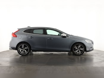 Used Volvo V40 2018 for sale - 76871901: Photo