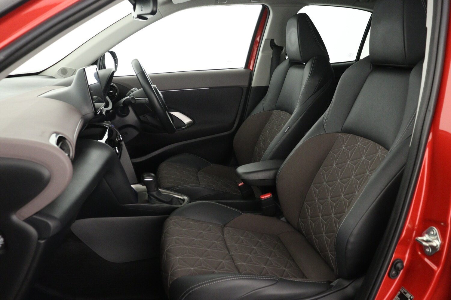 Used Toyota Yaris Cross 2023 for sale - 76873243: Photo 11