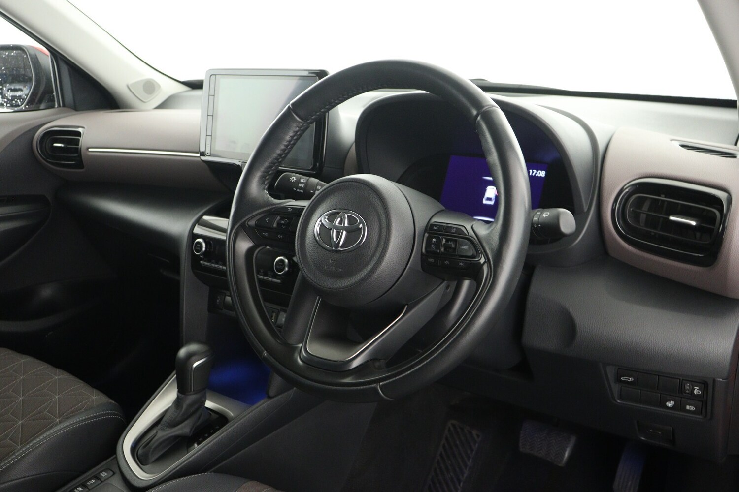 Used Toyota Yaris Cross 2023 for sale - 76873243: Photo 14