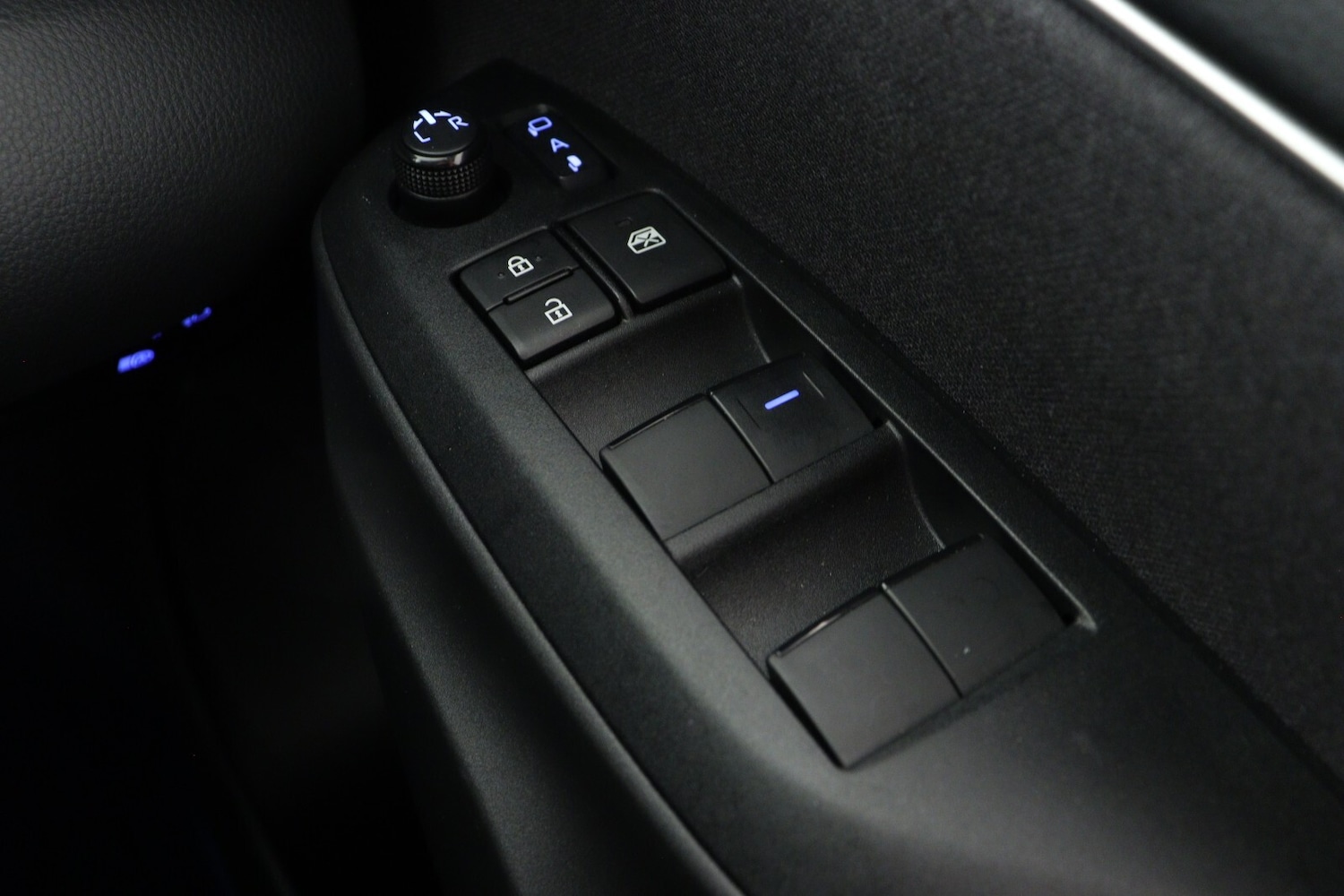 Used Mazda Mazda2 HYBRID 2023 for sale - 76873950: Photo 24