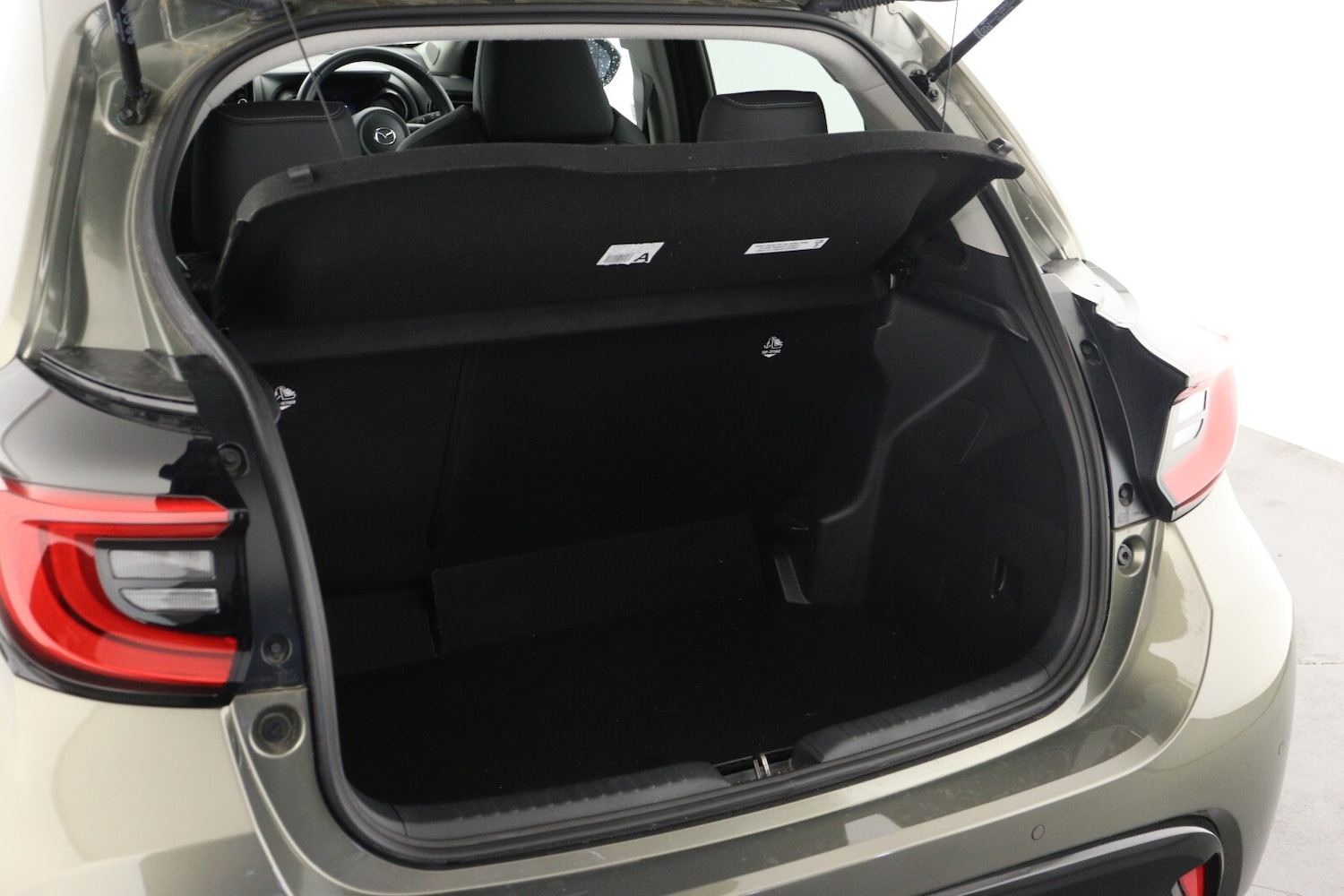 Used Mazda Mazda2 HYBRID 2023 for sale - 76873950: Photo 9