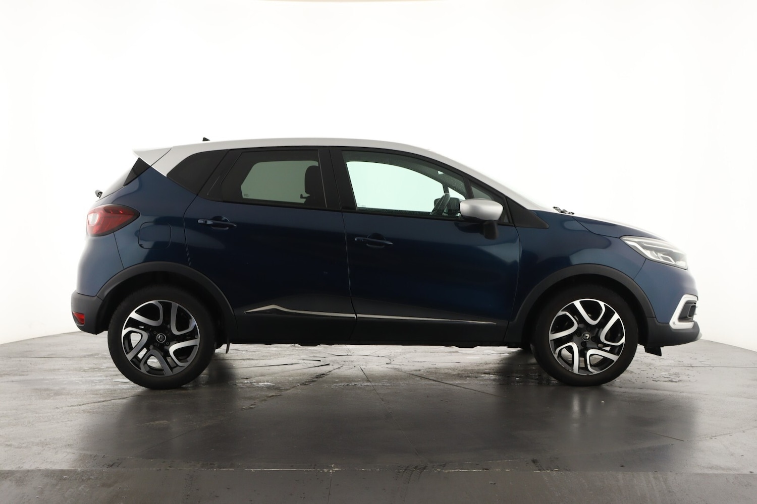 Used Renault Captur 2017 for sale - 76191168: Photo 4