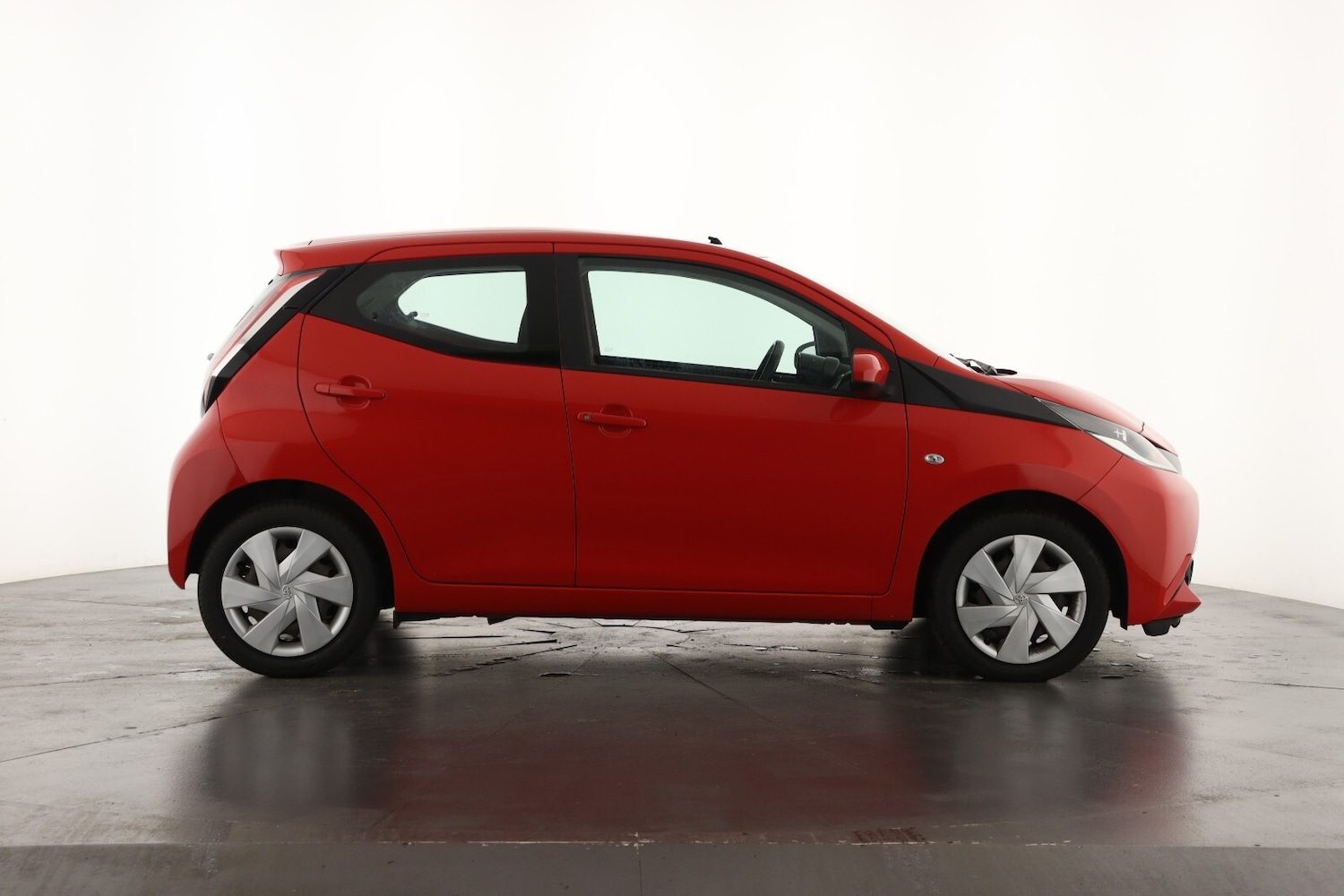 Used Toyota AYGO 2017 for sale - 76874699: Photo 4