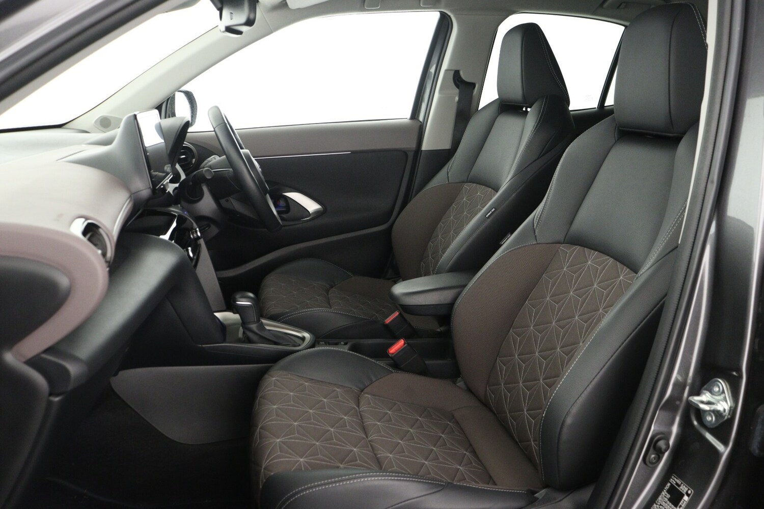 Used Toyota Yaris Cross 2023 for sale - 77627597: Photo 10