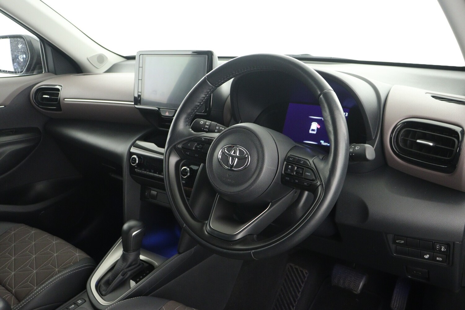 Used Toyota Yaris Cross 2023 for sale - 77627597: Photo 13