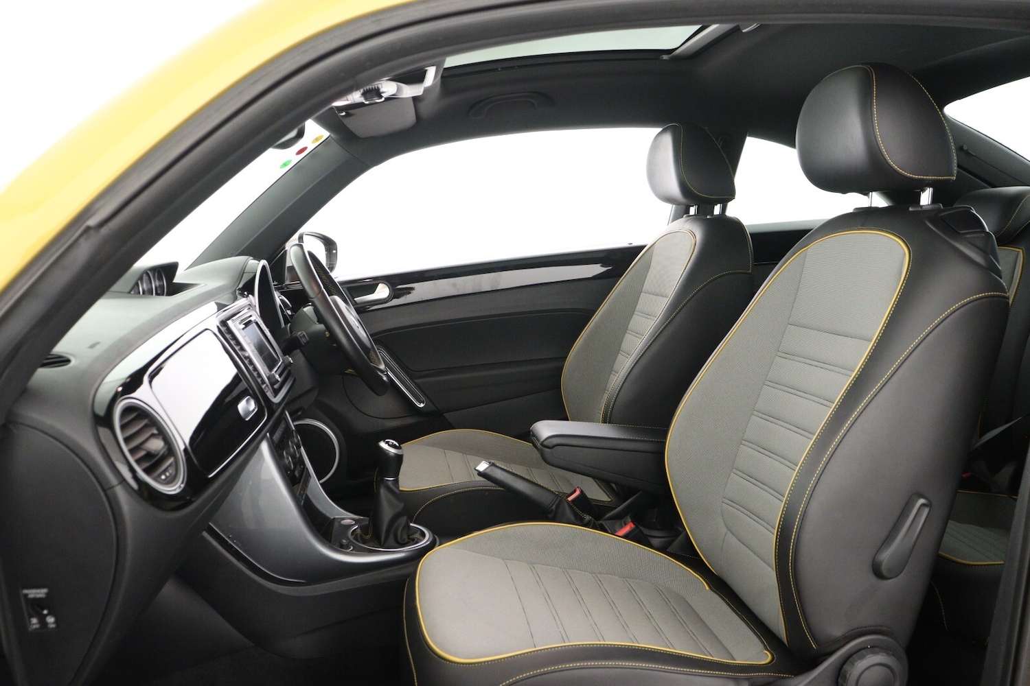 Used Volkswagen Beetle 2016 for sale - 76117028: Photo 10
