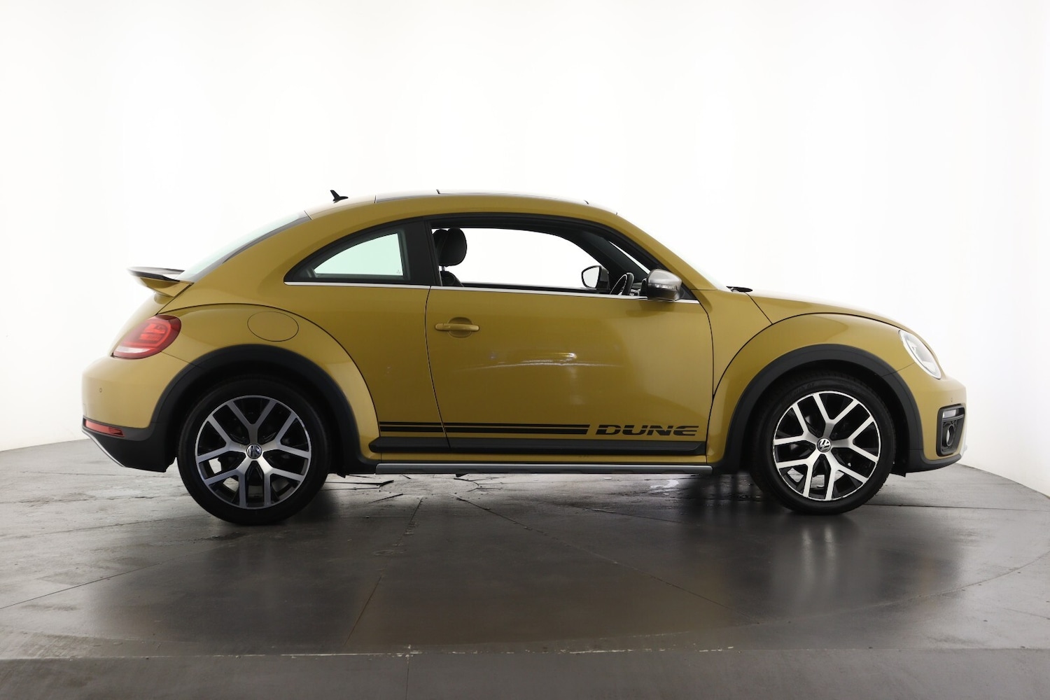 Used Volkswagen Beetle 2016 for sale - 76117028: Photo 4