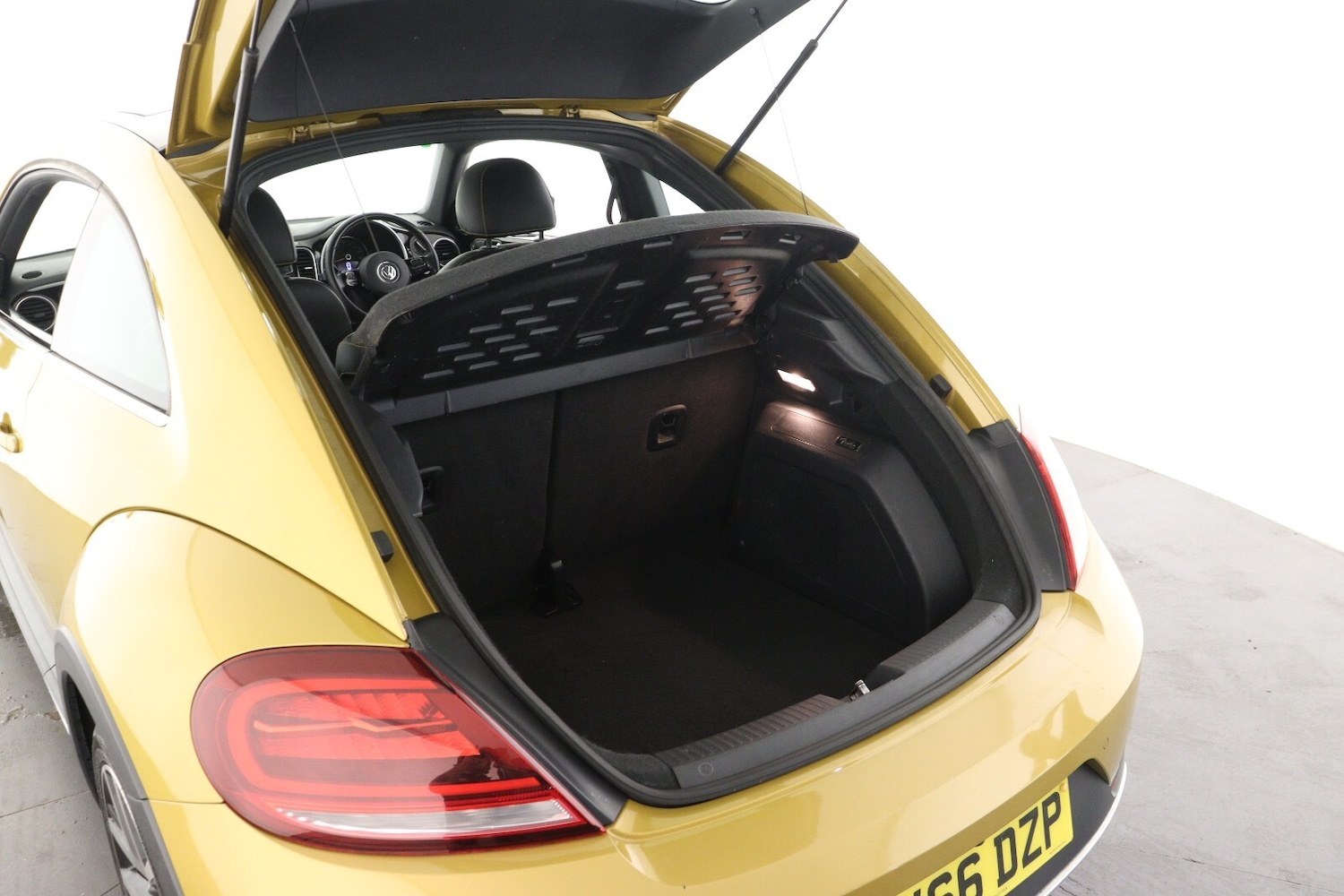 Used Volkswagen Beetle 2016 for sale - 76117028: Photo 9