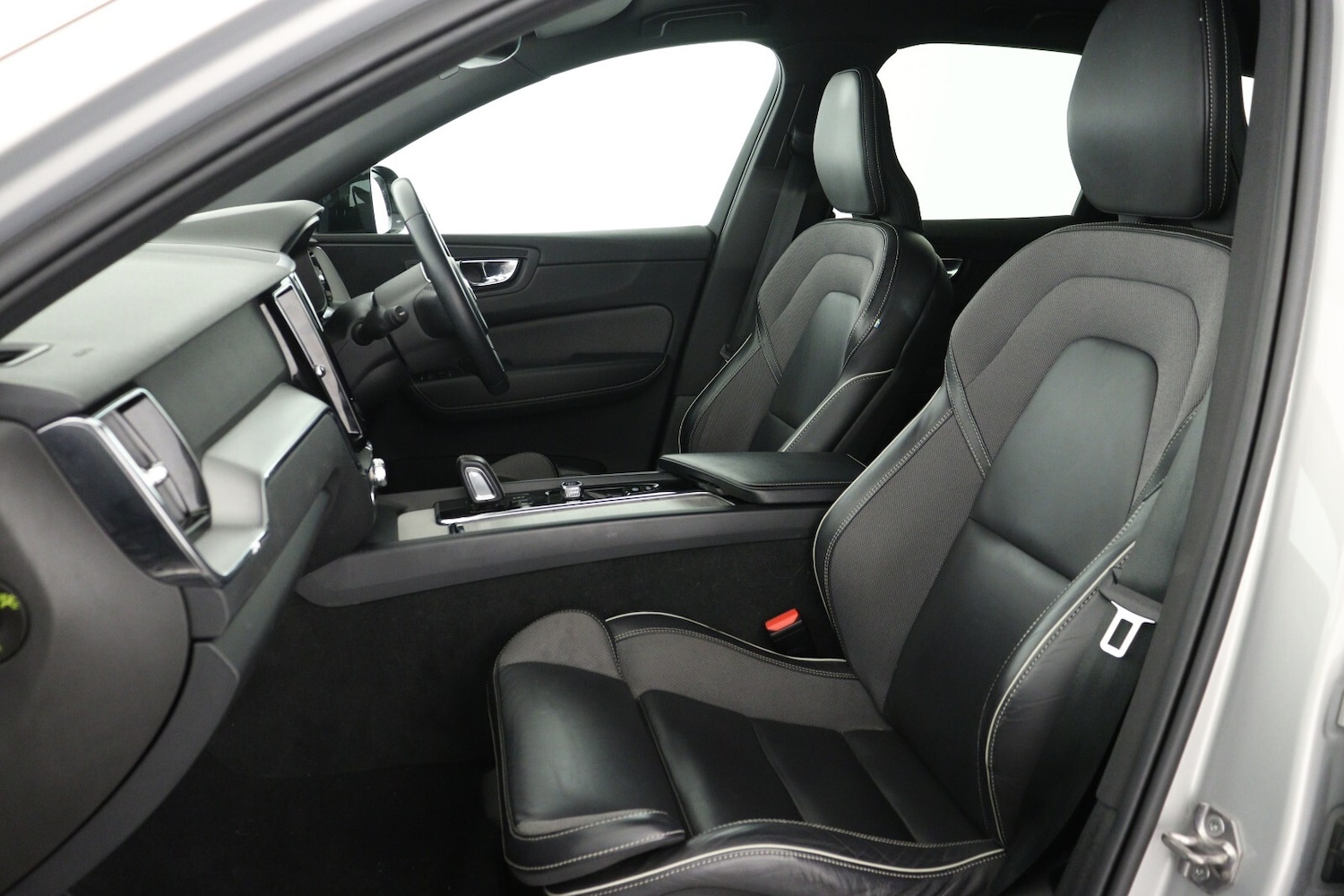 Used Volvo XC60 2021 for sale - 76869697: Photo 11