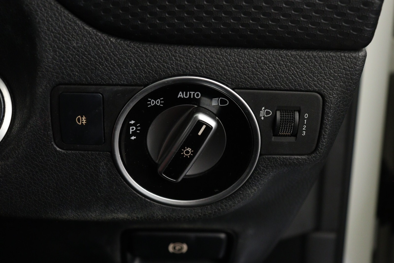 Used Mercedes-Benz A-Class 2015 for sale - 76873539: Photo 25