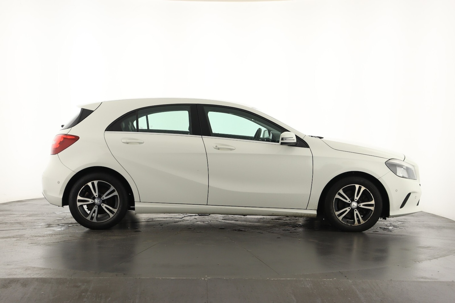 Used Mercedes-Benz A-Class 2015 for sale - 76873539: Photo 4