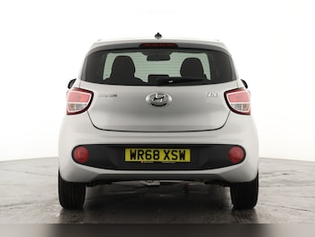 Used Hyundai i10 2018 for sale - 76881734: Photo