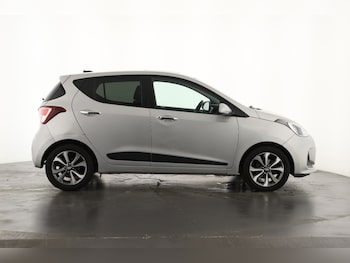 Used Hyundai i10 2018 for sale - 76881734: Photo