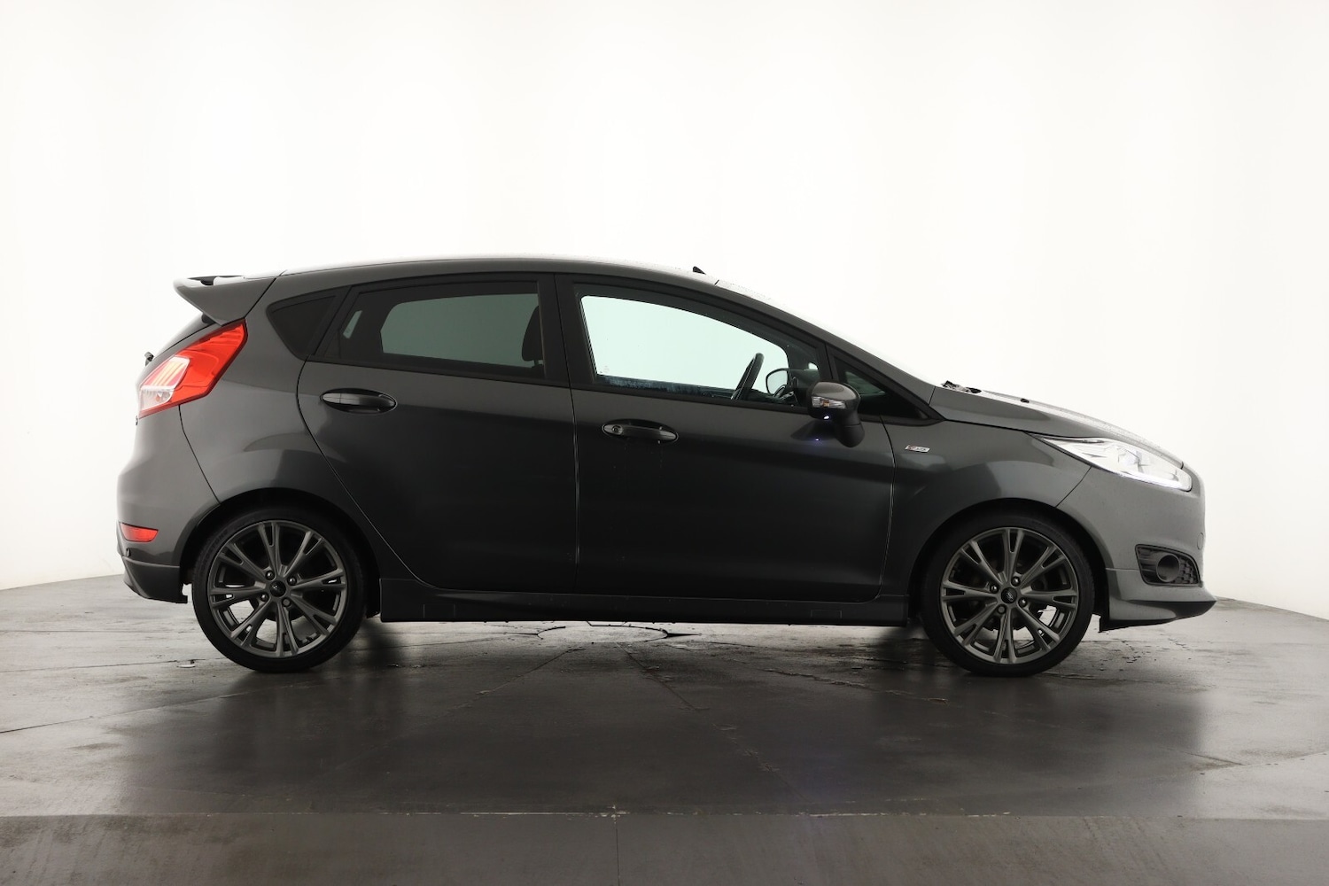 Used Ford Fiesta 2016 for sale - 76602878: Photo 4
