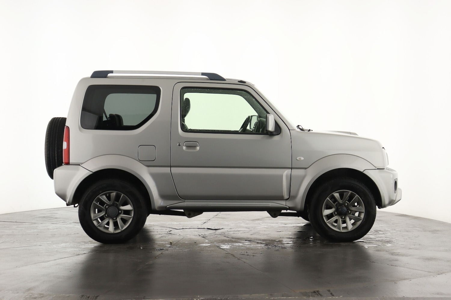 Used Suzuki Jimny 2017 for sale - 76873660: Photo 4