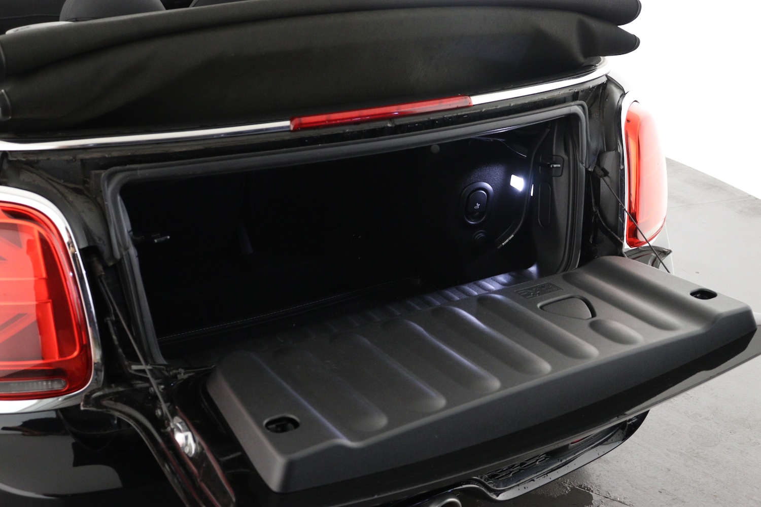 Used MINI Convertible 2018 for sale - 76871886: Photo 10