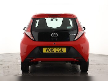 Used Toyota AYGO 2015 for sale - 76332197: Photo 2