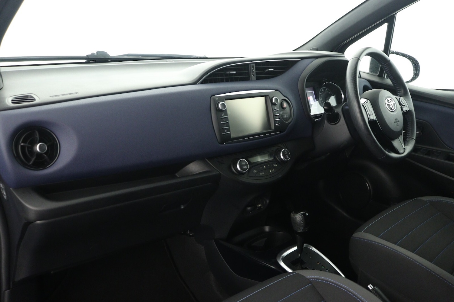 Used Toyota Yaris 2018 for sale - 76870635: Photo 11