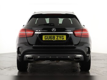 Used Mercedes-Benz GLA 2018 for sale - 77532008: Photo