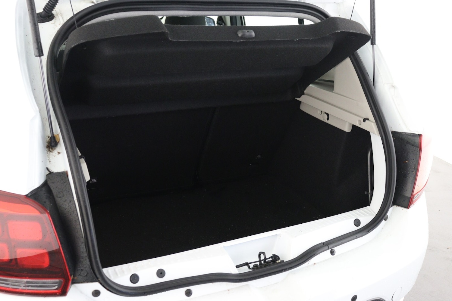 Used Dacia Sandero Stepway 2019 for sale - 76874874: Photo 9