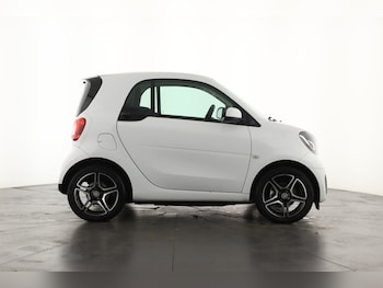 Used smart fortwo 2024 for sale - 76390177: Photo
