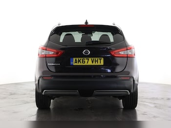 Used Nissan Qashqai 2017 for sale - 76062102: Photo 2