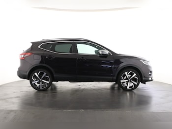 Used Nissan Qashqai 2017 for sale - 76062102: Photo 4