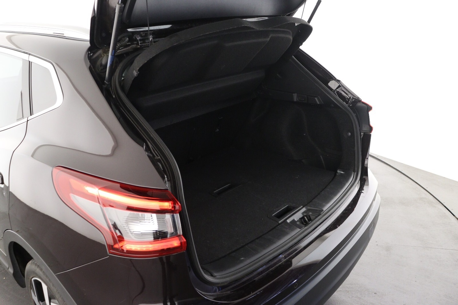 Used Nissan Qashqai 2017 for sale - 76062102: Photo 9