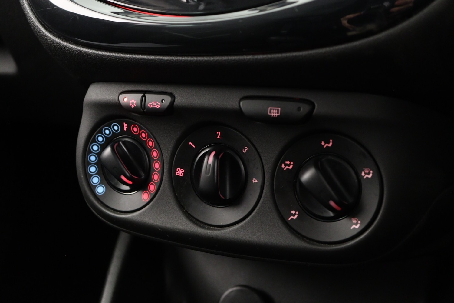 Used Vauxhall Corsa 2015 for sale - 77319095: Photo 17