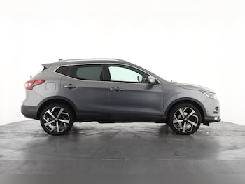 Used Nissan Qashqai 2017 for sale - 77917990: Photo