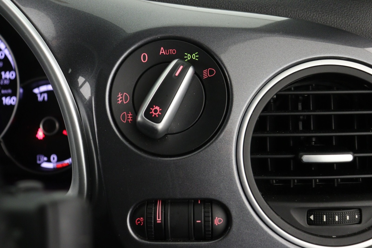 Used Volkswagen Beetle 2015 for sale - 76881701: Photo 24