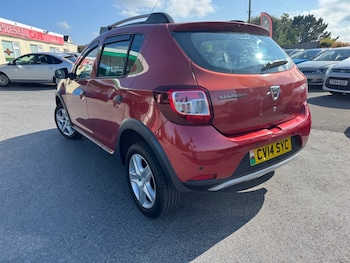 Used Dacia Sandero Stepway 2014 for sale - 76035916: Photo